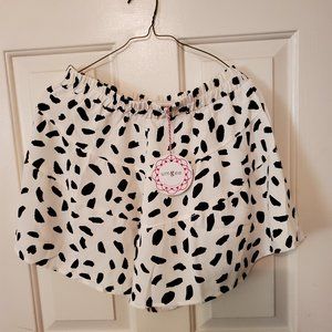 UMGEE NWT MEDIUM ANIMAL PRINT SHORTS